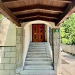 Tesla House Hostel *