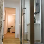 Tesla House ホステル *