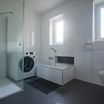 Tesla House ホステル *