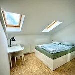 ホステル Tesla House