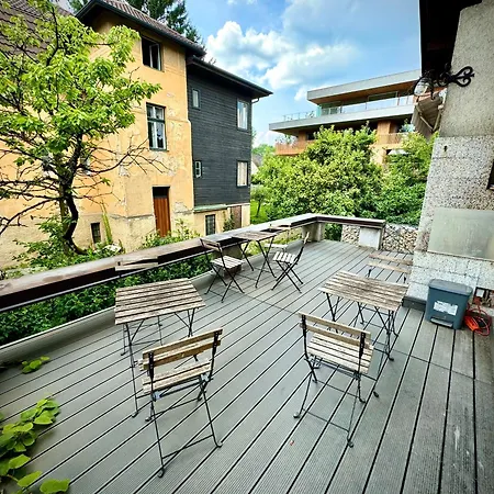 Auberge de jeunesse Tesla House *