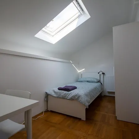 Auberge de jeunesse Tesla House *