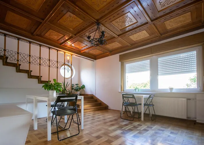 ホステル Tesla House